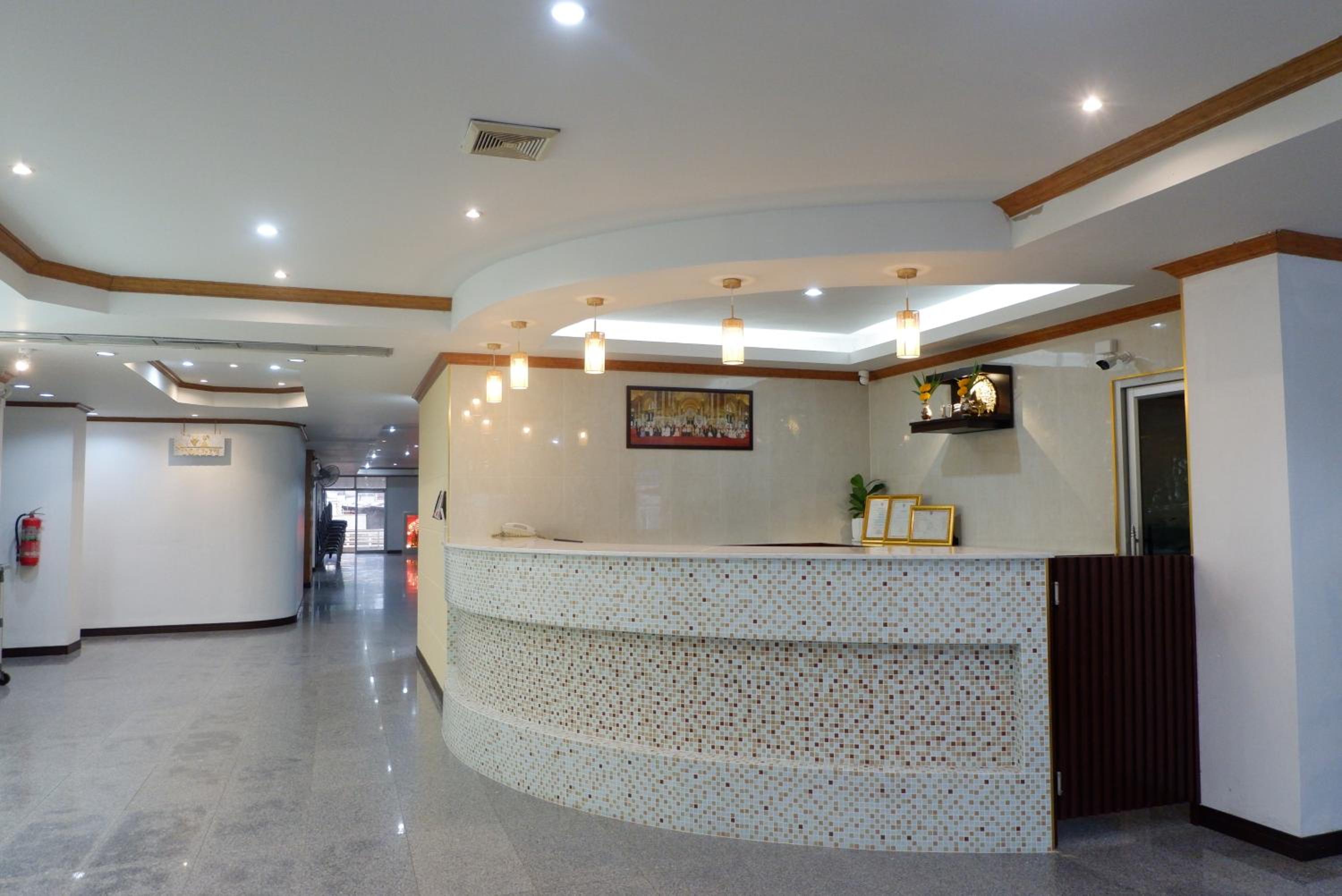 Auychai Grand Hotel 8/50