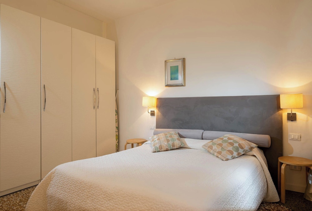 2 BEDROOMS, APARTMENT, LAGOON VIEW, ANNEX