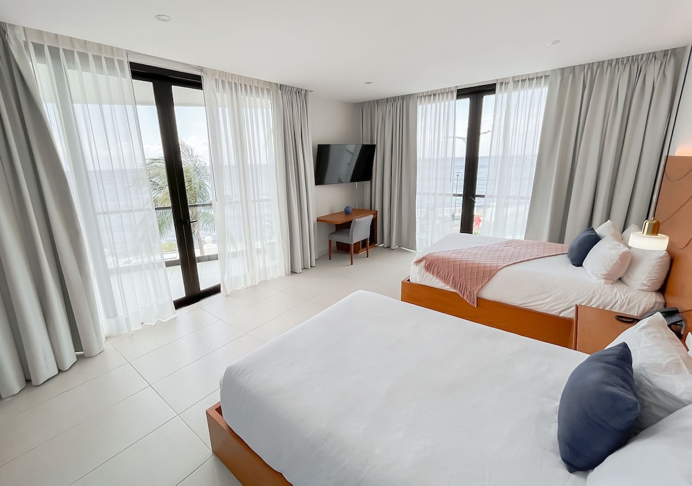DELUXE, 2 DOUBLE BEDS, OCEAN VIEW