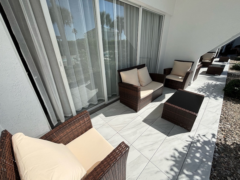 Grace Bay Suites 26/50