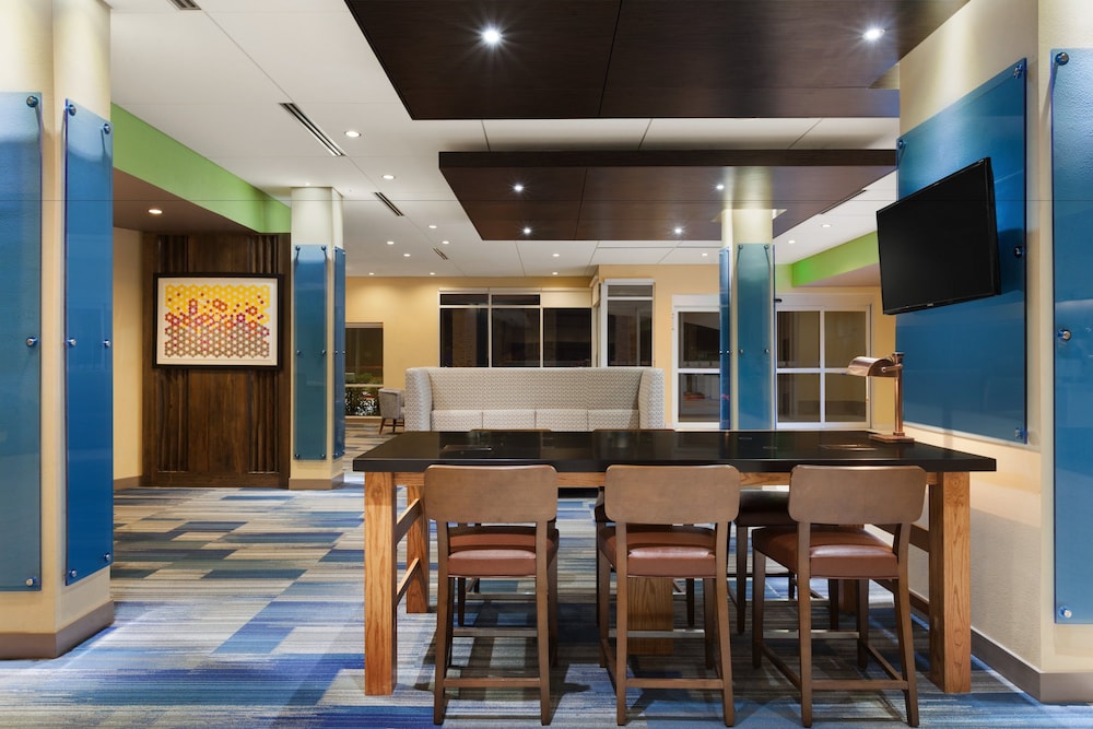 Holiday Inn Express And Suites Edinburg Mcallen Area 38/51