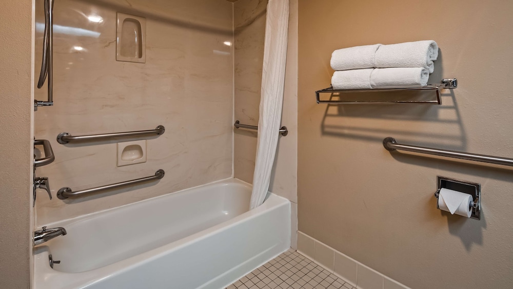 Best Western East Towne Suites 11/42