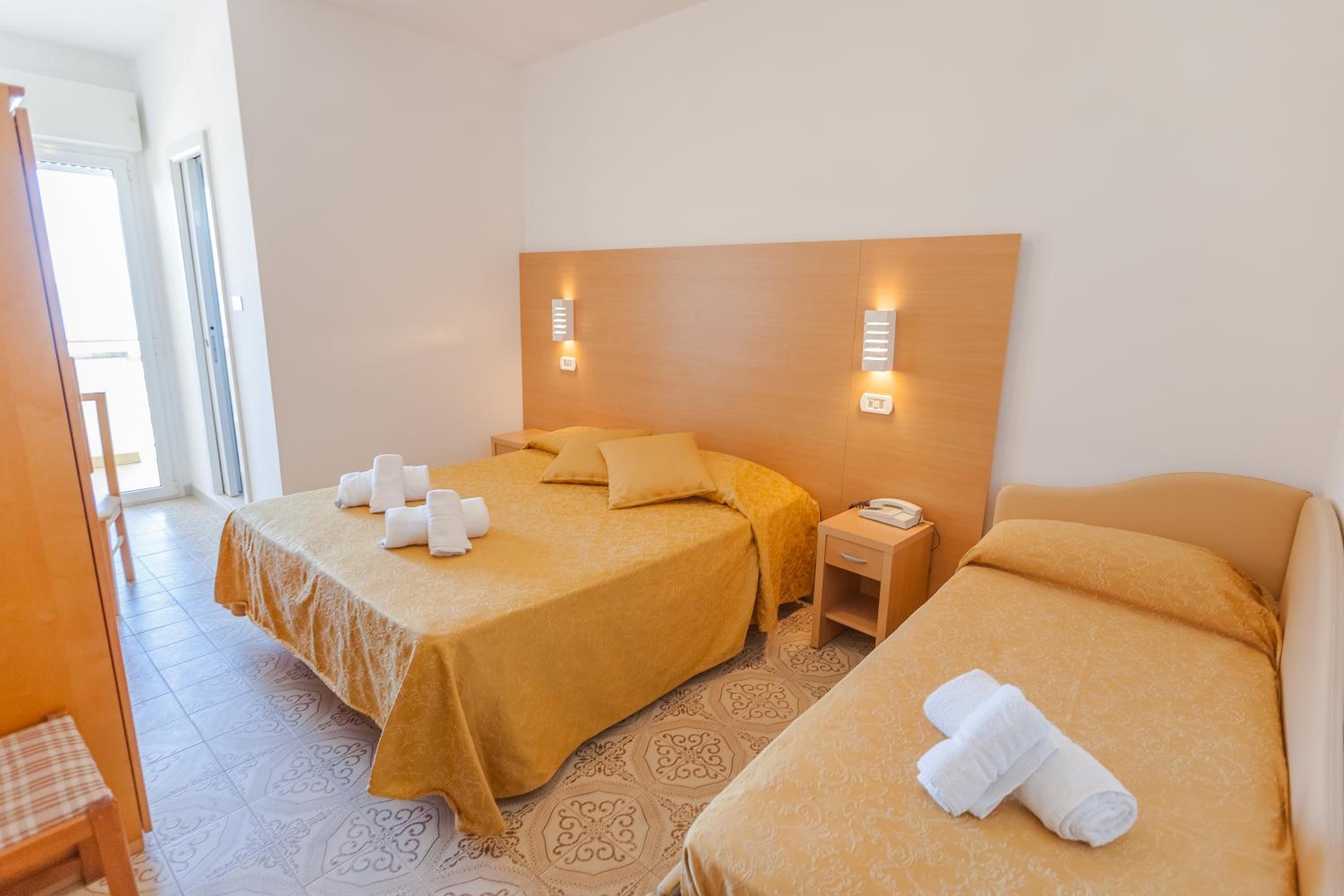 Room, Double Bed, Side Sea View, Balcony