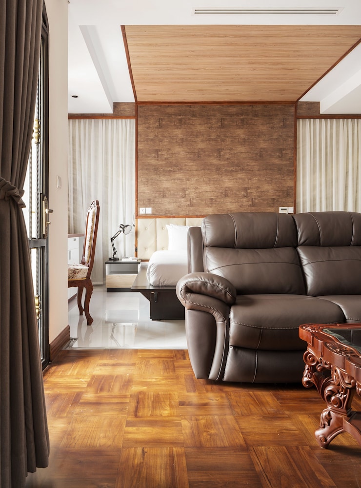 LCS Hotel & Apartment 45/64