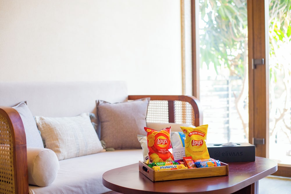 ELIVAAS Cows and Cuddles 4 BHK with Pvt Pool and Garden 37/68