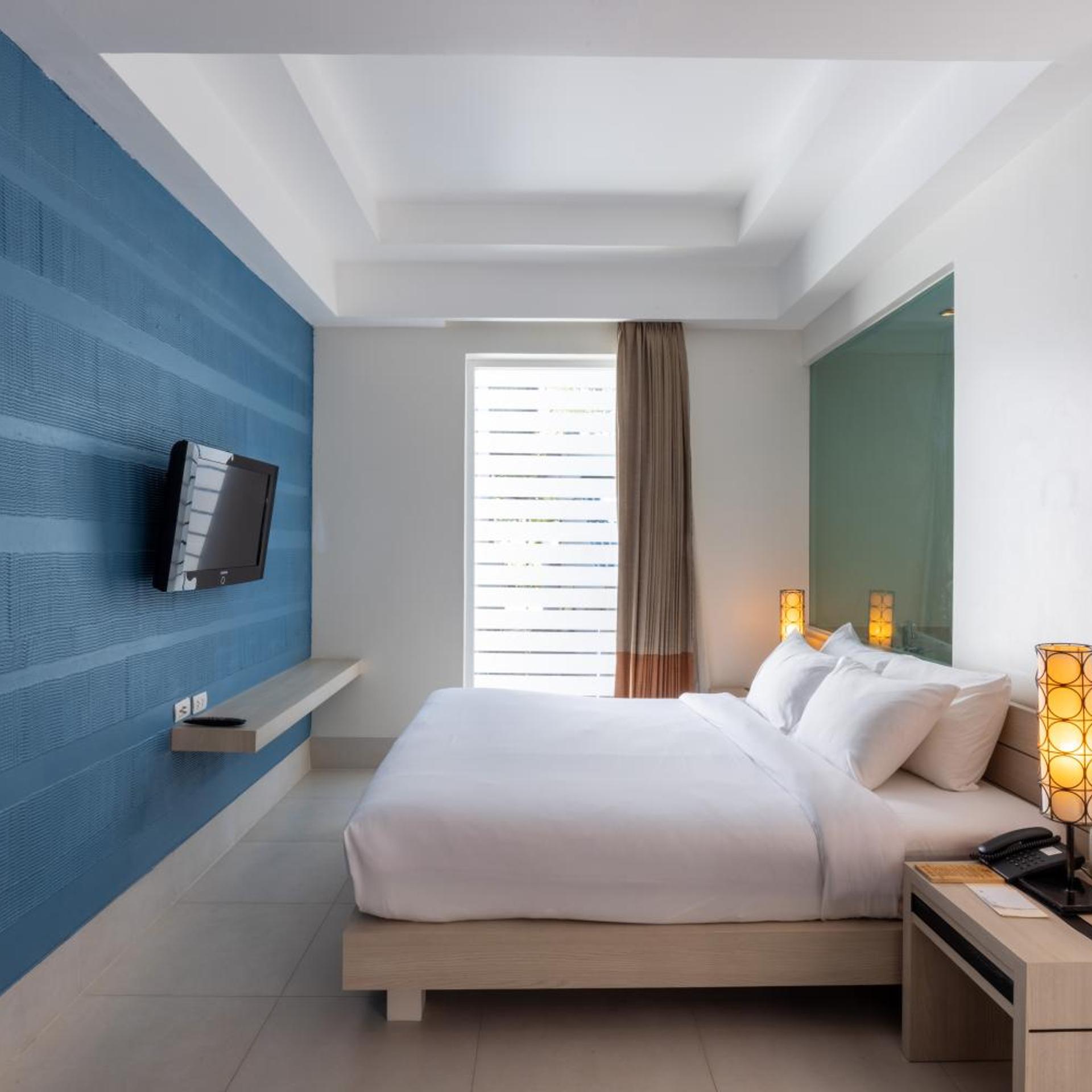 Mini, Suite, King Bed, Pool Access