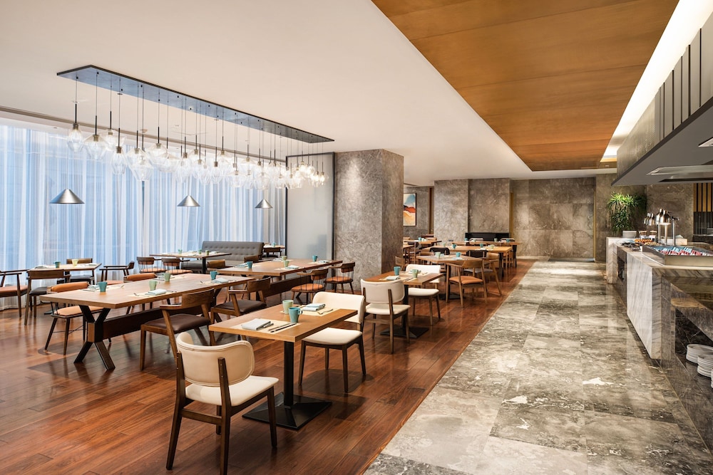 Four Points by Sheraton Shanghai, Kangqiao 12/17