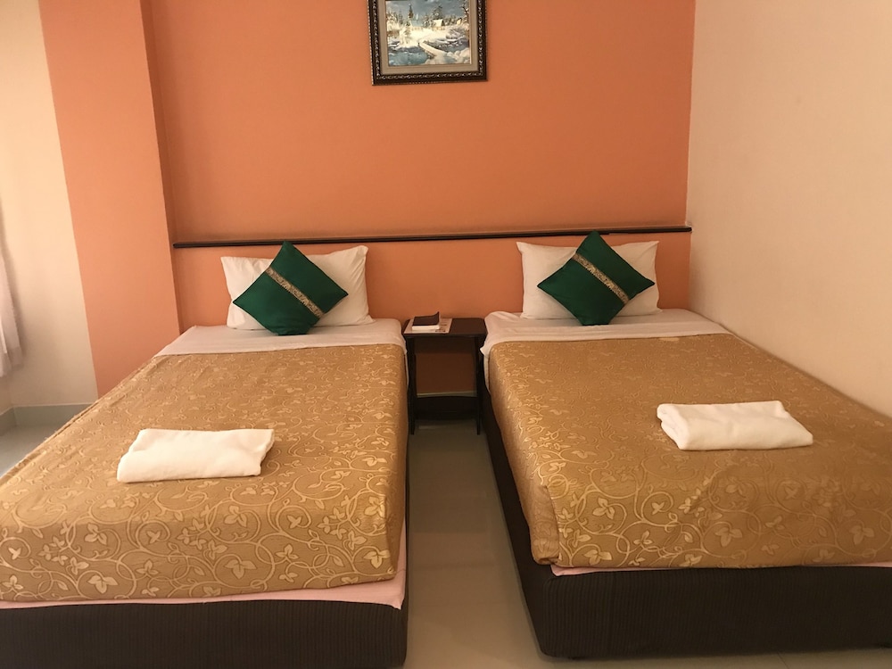 Ton Thong Resort Hotel 13/40