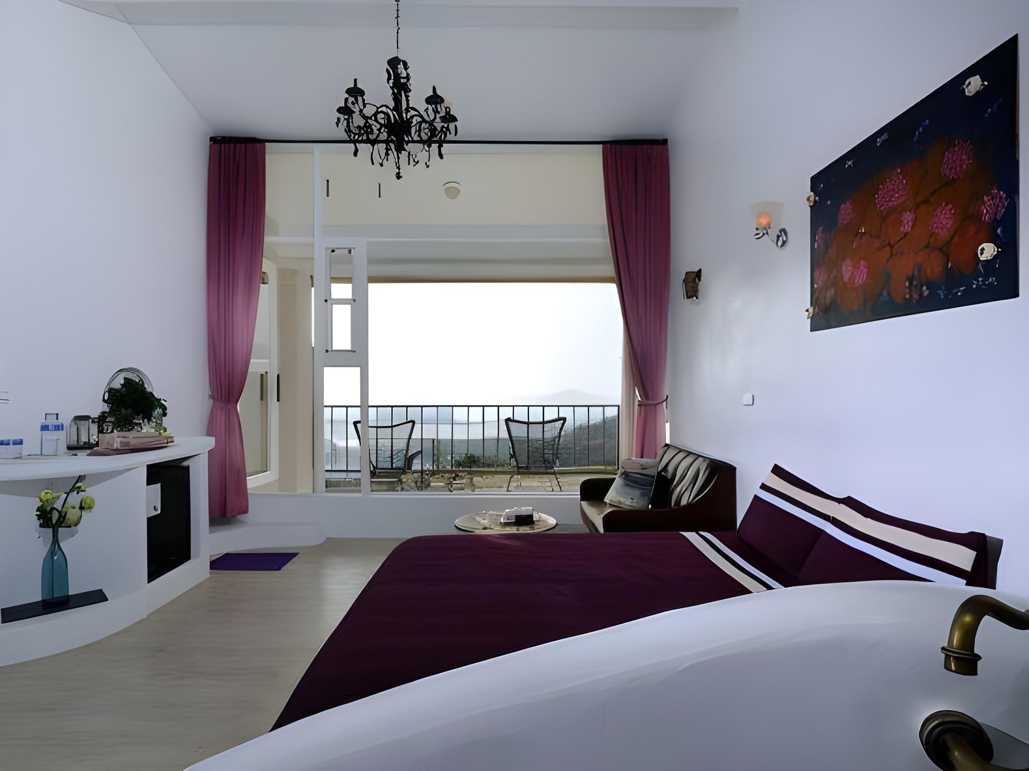 DELUXE, DOUBLE BED, SEA VIEW, BALCONY