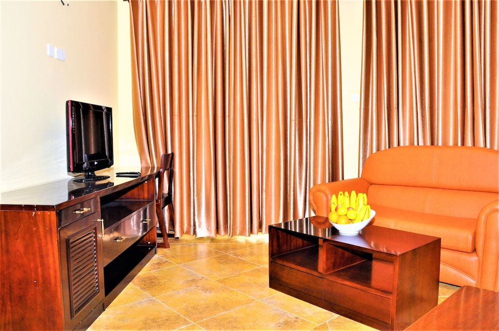 NYAIKA HOTEL FORTPORTAL 32/48
