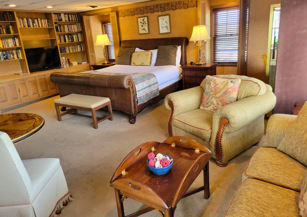Altland House Inn and Suites 27/50