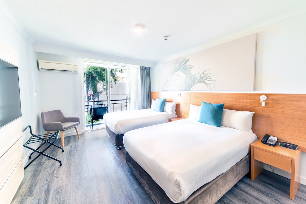 STANDARD, 2 DOUBLE BEDS