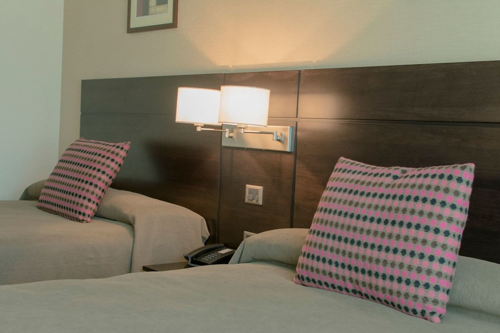 Howard Johnson by Wyndham Neuquen 11/25