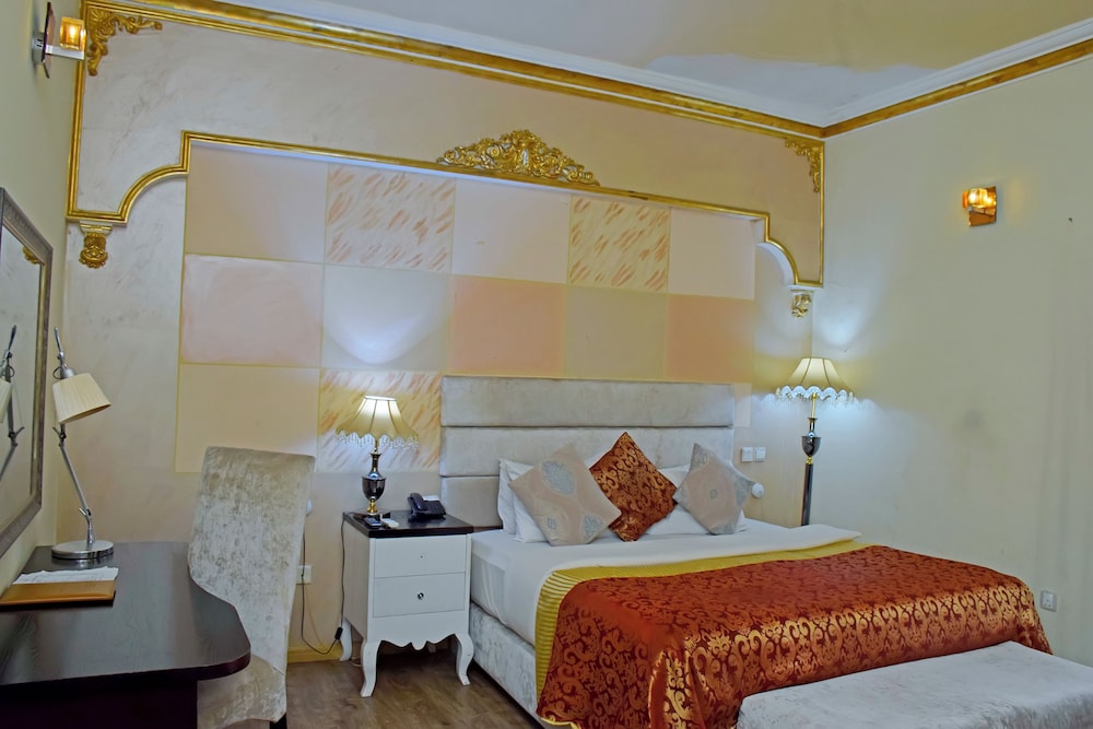 Sandralia Hotel 11/44