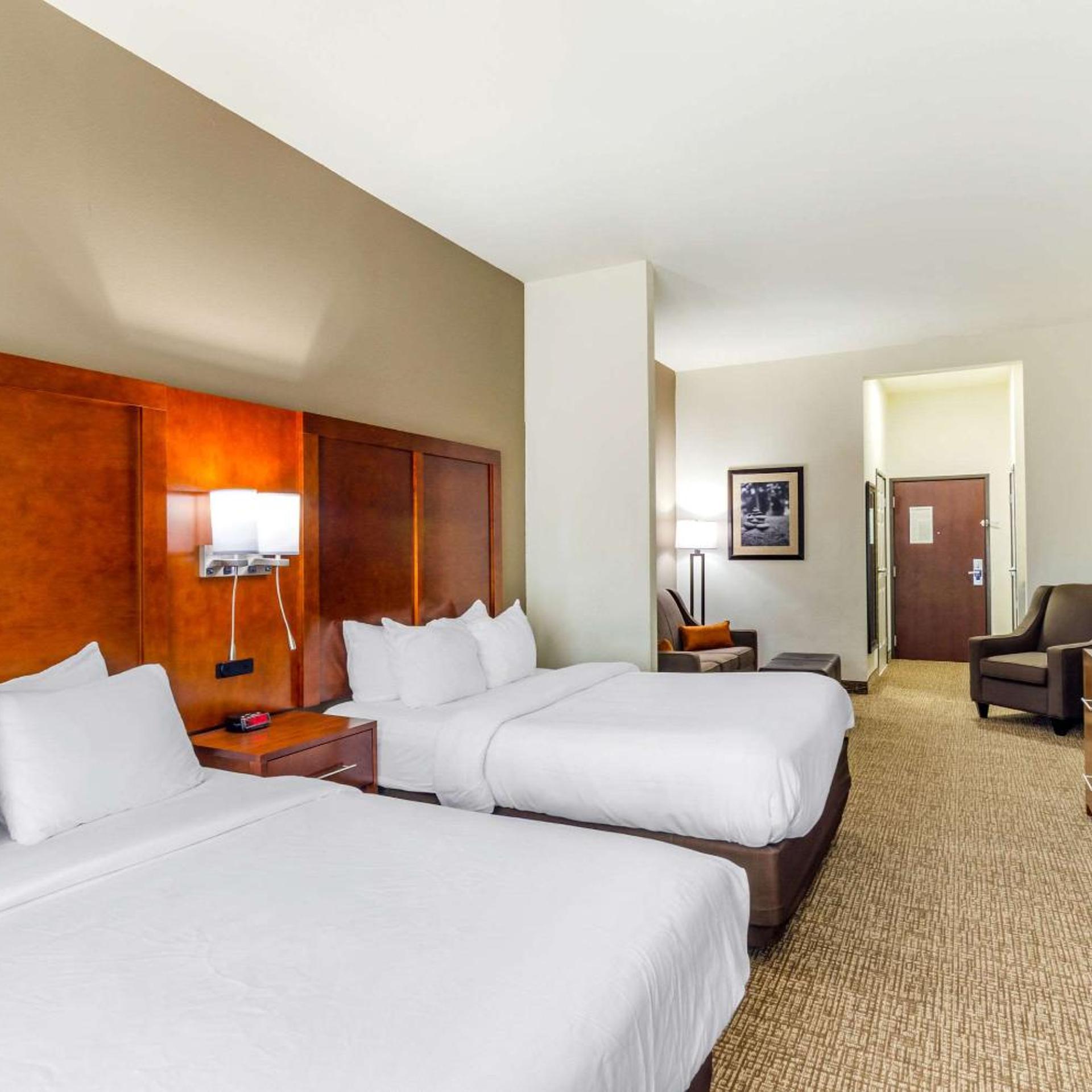 جناح بسرير كوين، Comfort Inn And Suites 3/10