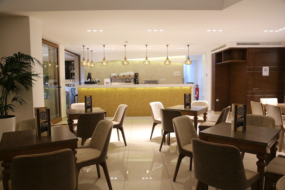 Hotel A44 40/52