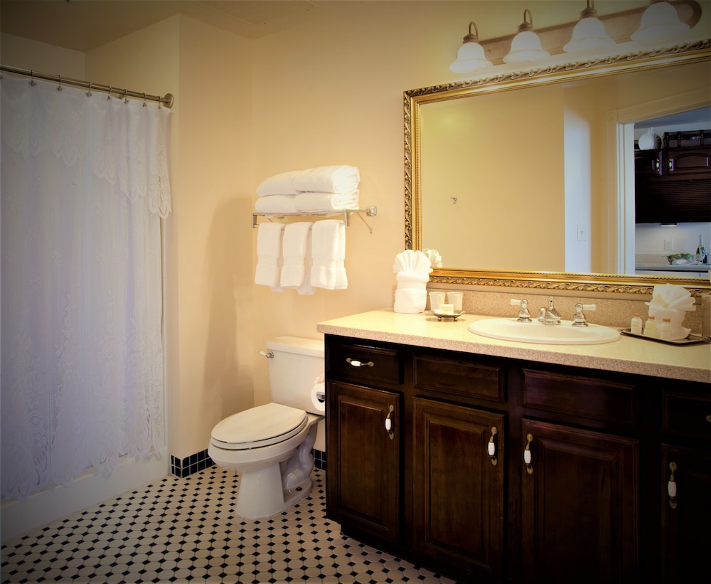 STUDIO, SUITE, QUEEN BED