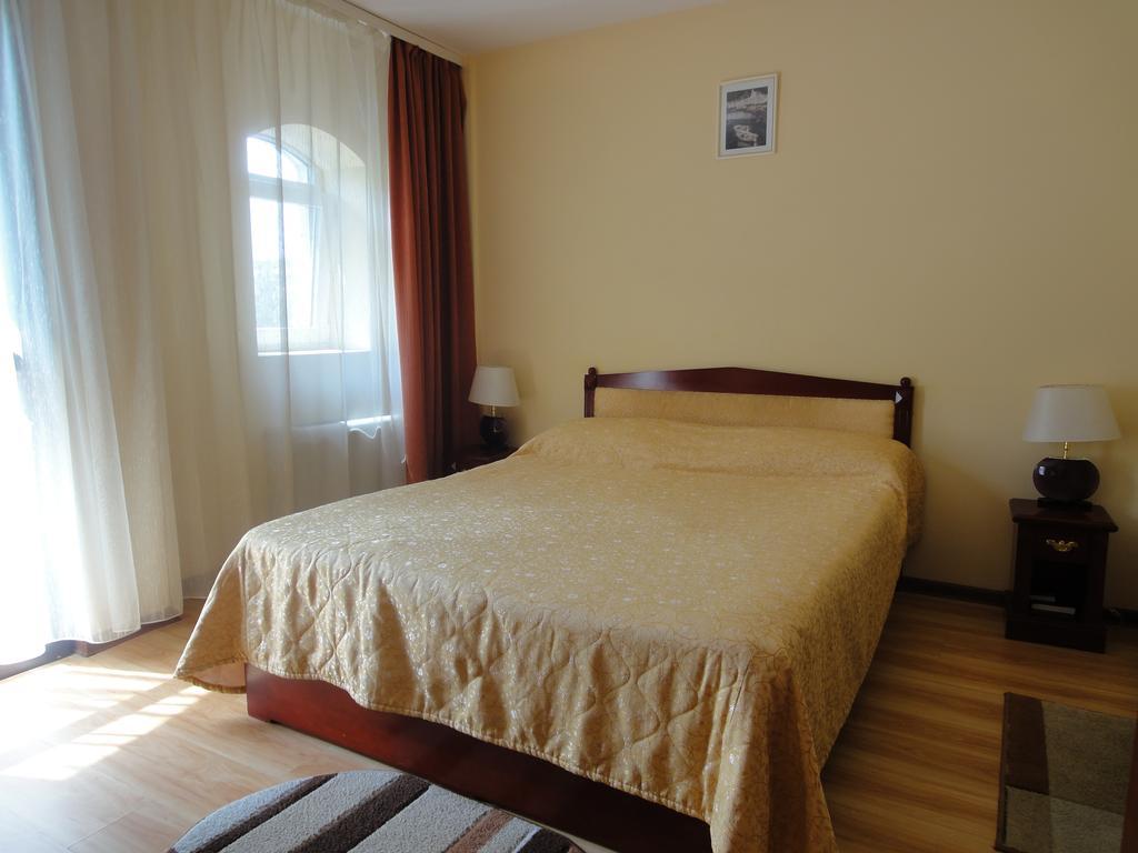Cantemir 12/50