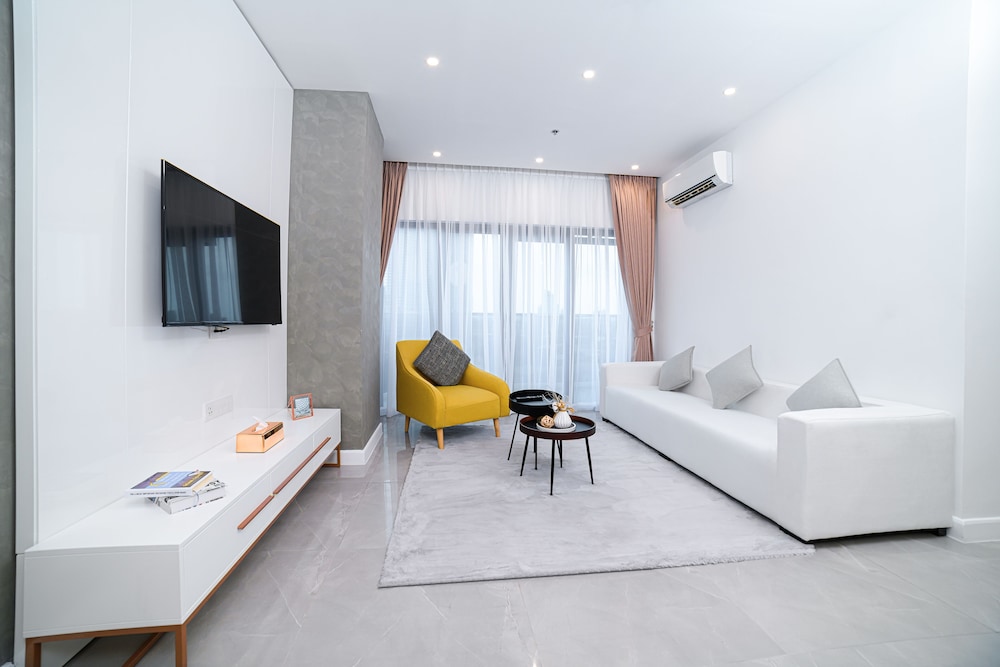 The Peninsula Phnom Penh 30/50