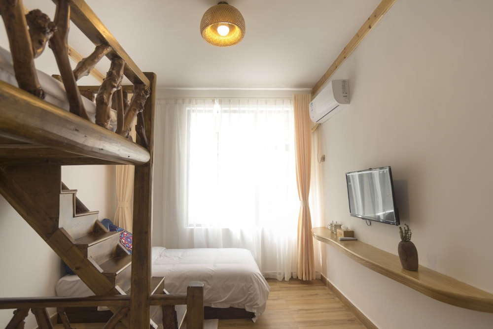 Jiesu Renwen Guest House 33/40