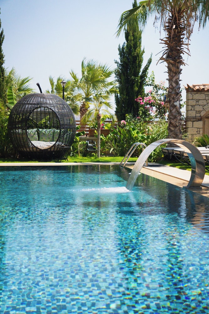 Avalon Boutique Hotel & Suites 52/59