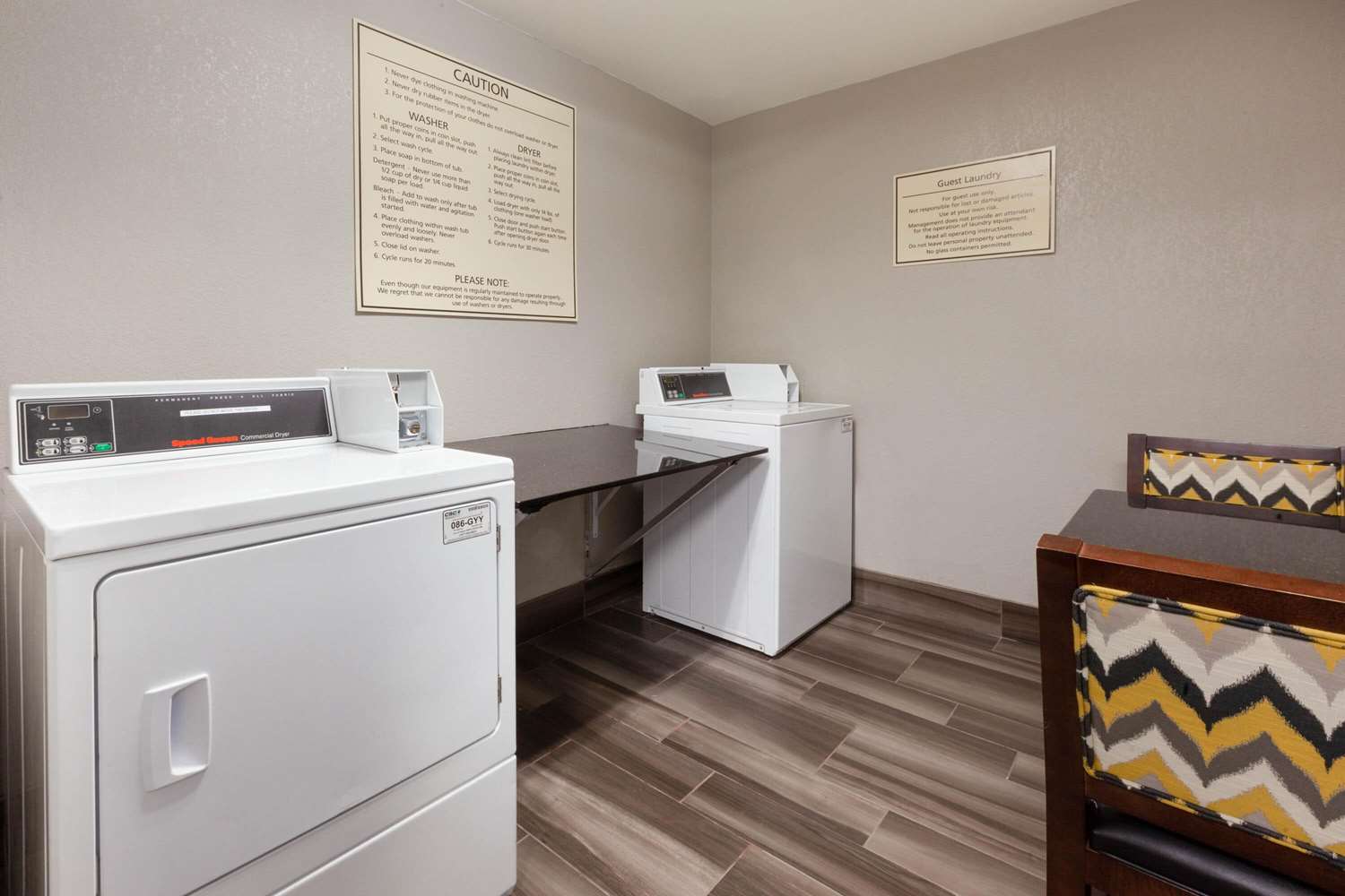 La Quinta Inn & Suites by Wyndham Detroit Utica 47/49