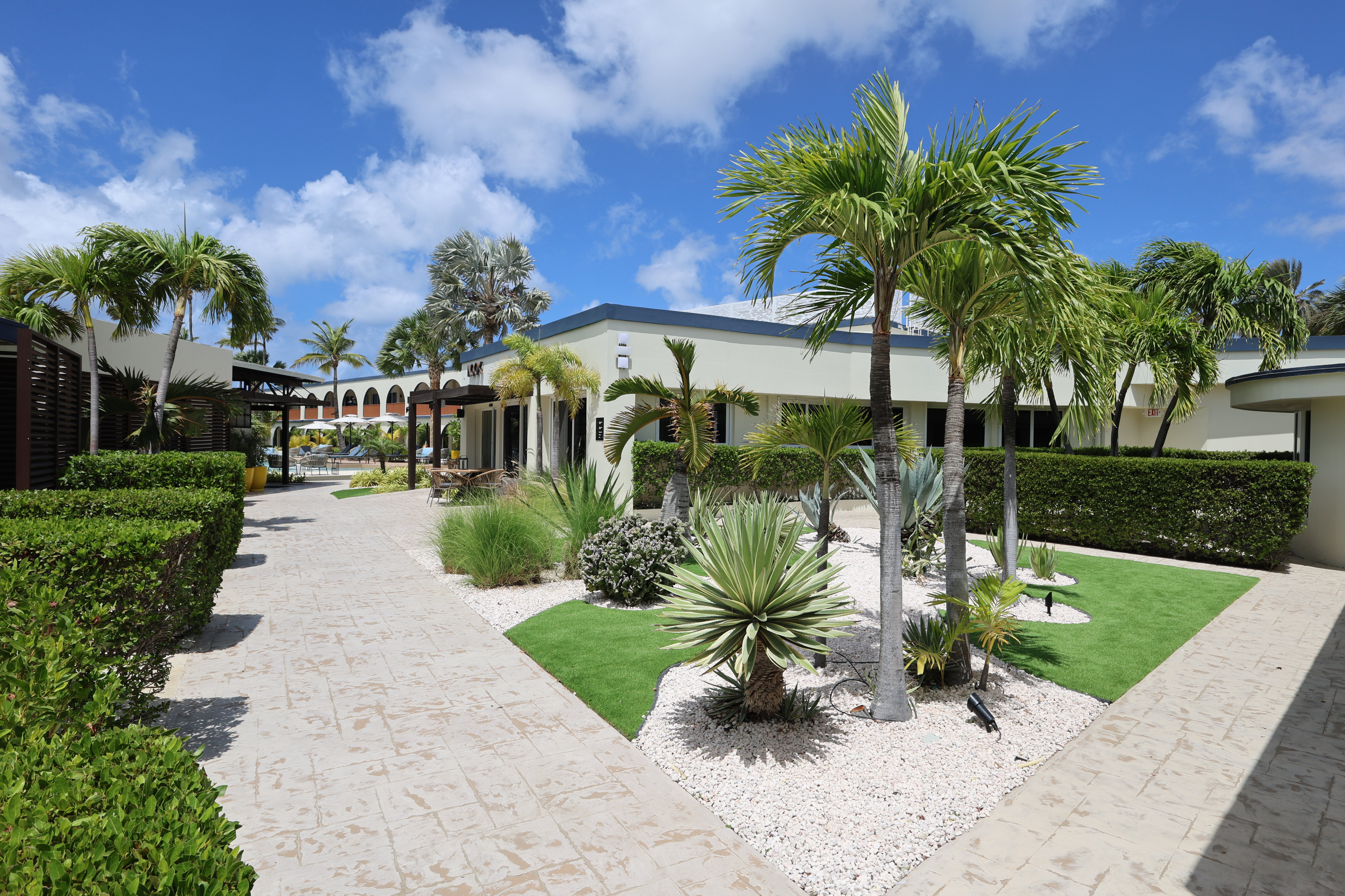 Voco Surfside Aruba by IHG 87/90