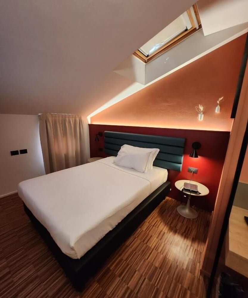 Bleis Hotel 9/50