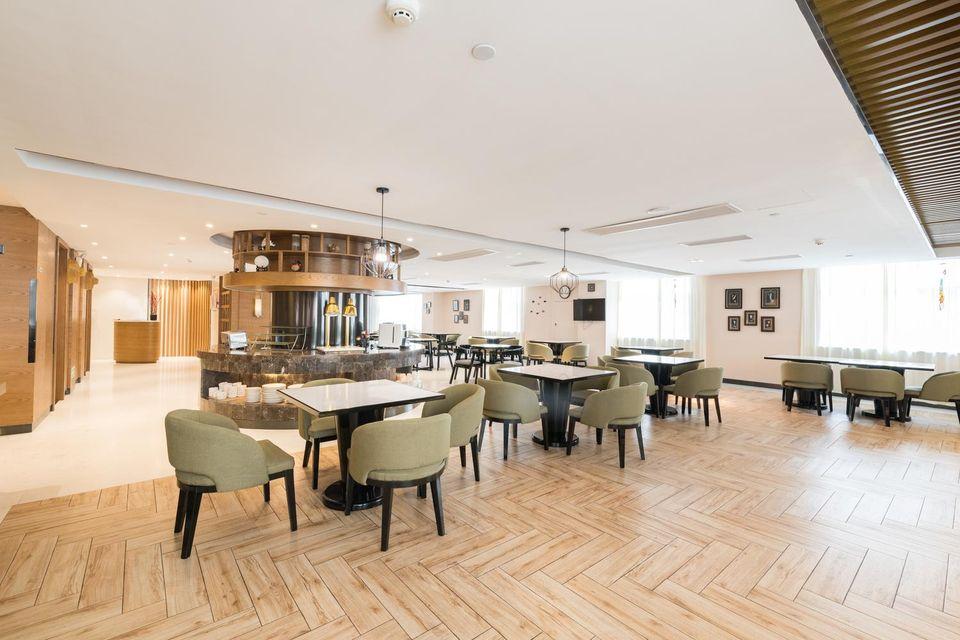 Metropolo Jinjiang Hotels (Haikou Wuzhishan Road, Riyue Duty-free Plaza) 42/52