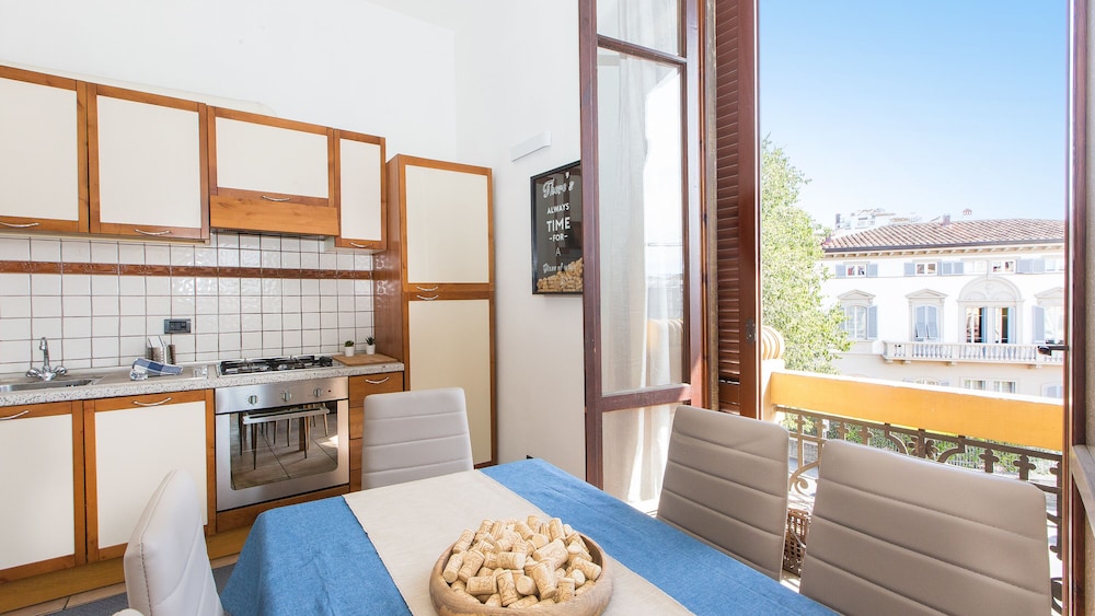 Rental In Rome Rosselli Palace Apartment 5 40/49