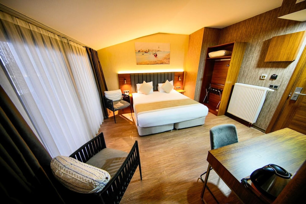 DELUXE, SUITE, HOT TUB