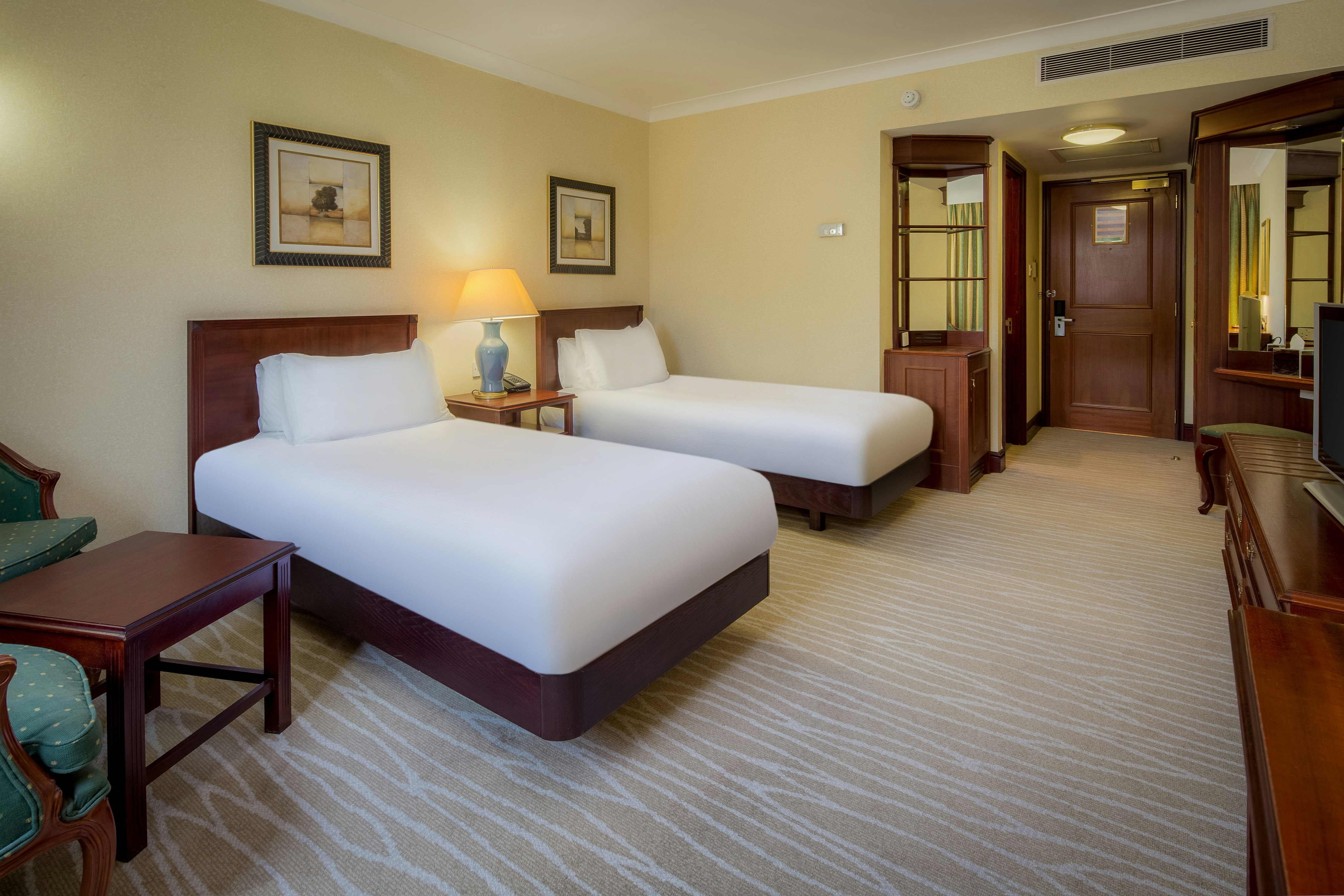GUEST ROOM, TWIN BEDS