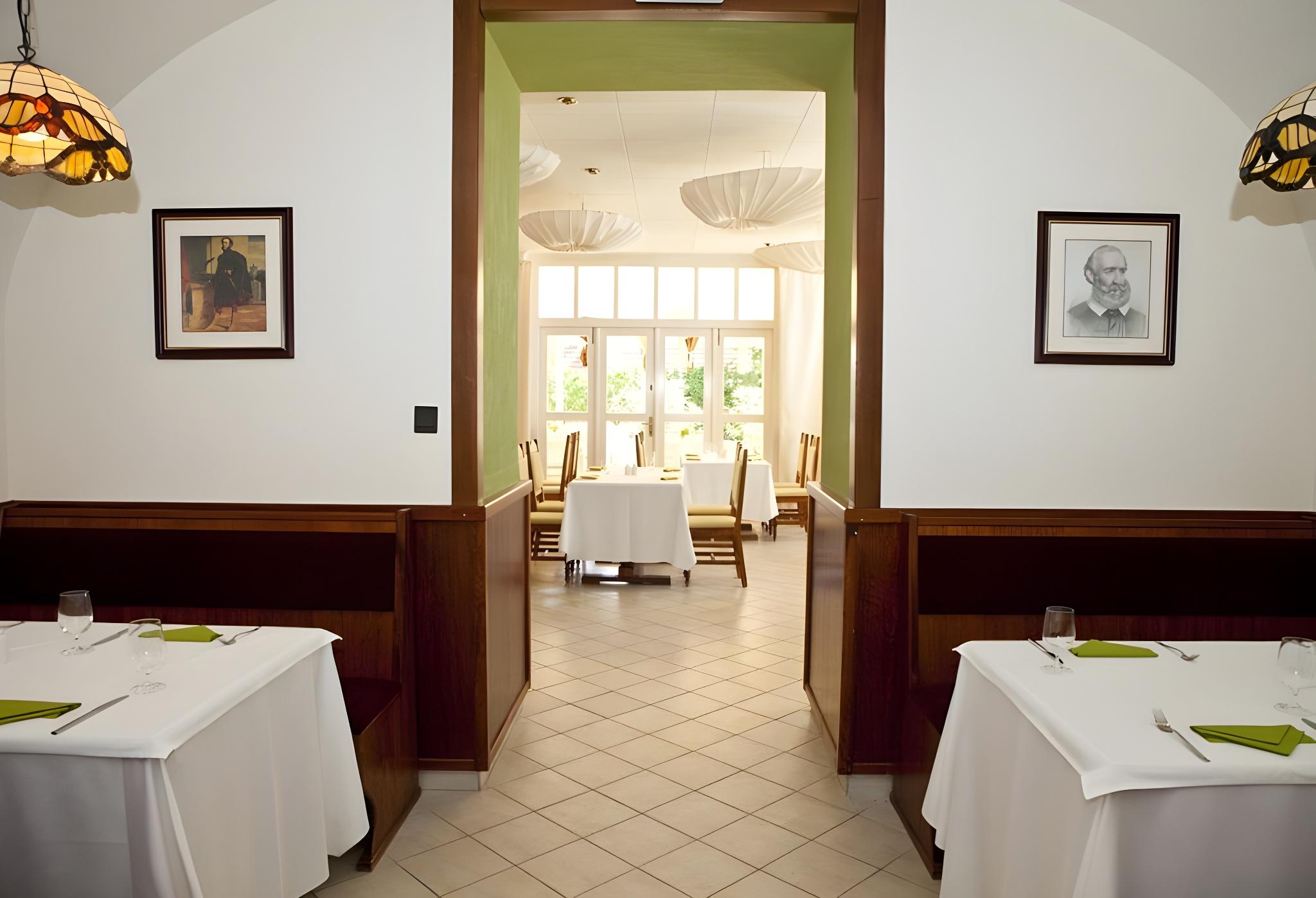 Astoria Hotel and Restaurant 22/41