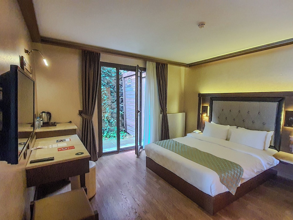 CONNECTING, BASEMENT, DOUBLE BED