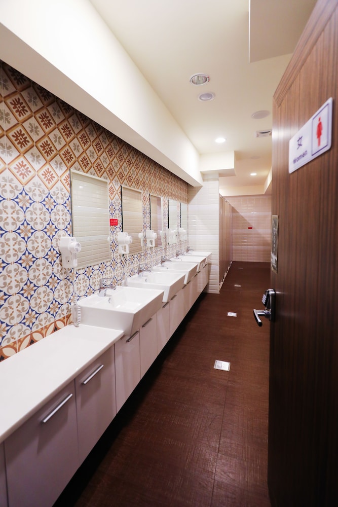 FEMALE DORM, SINGLE, SHARED BATHROOM