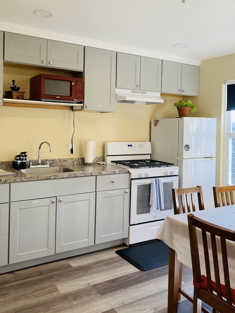 Captain's Inn At Moss Landing 58/74