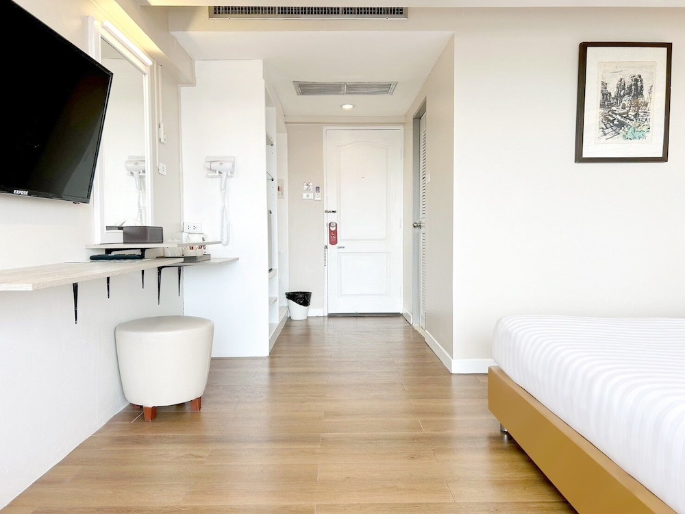 Ayothaya Riverside Hotel 33/51