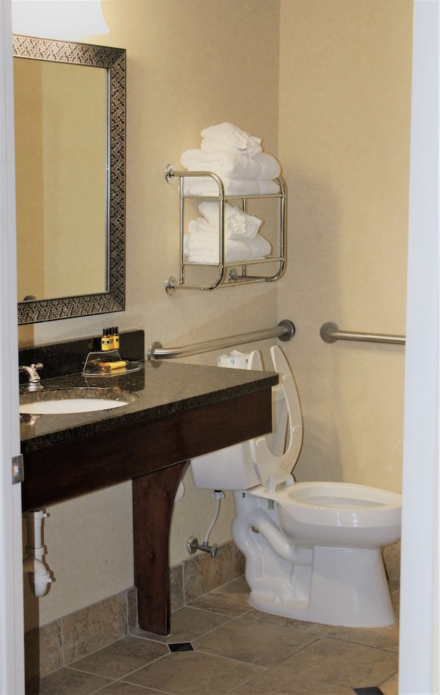 Best Western Plus Burlington 45/49