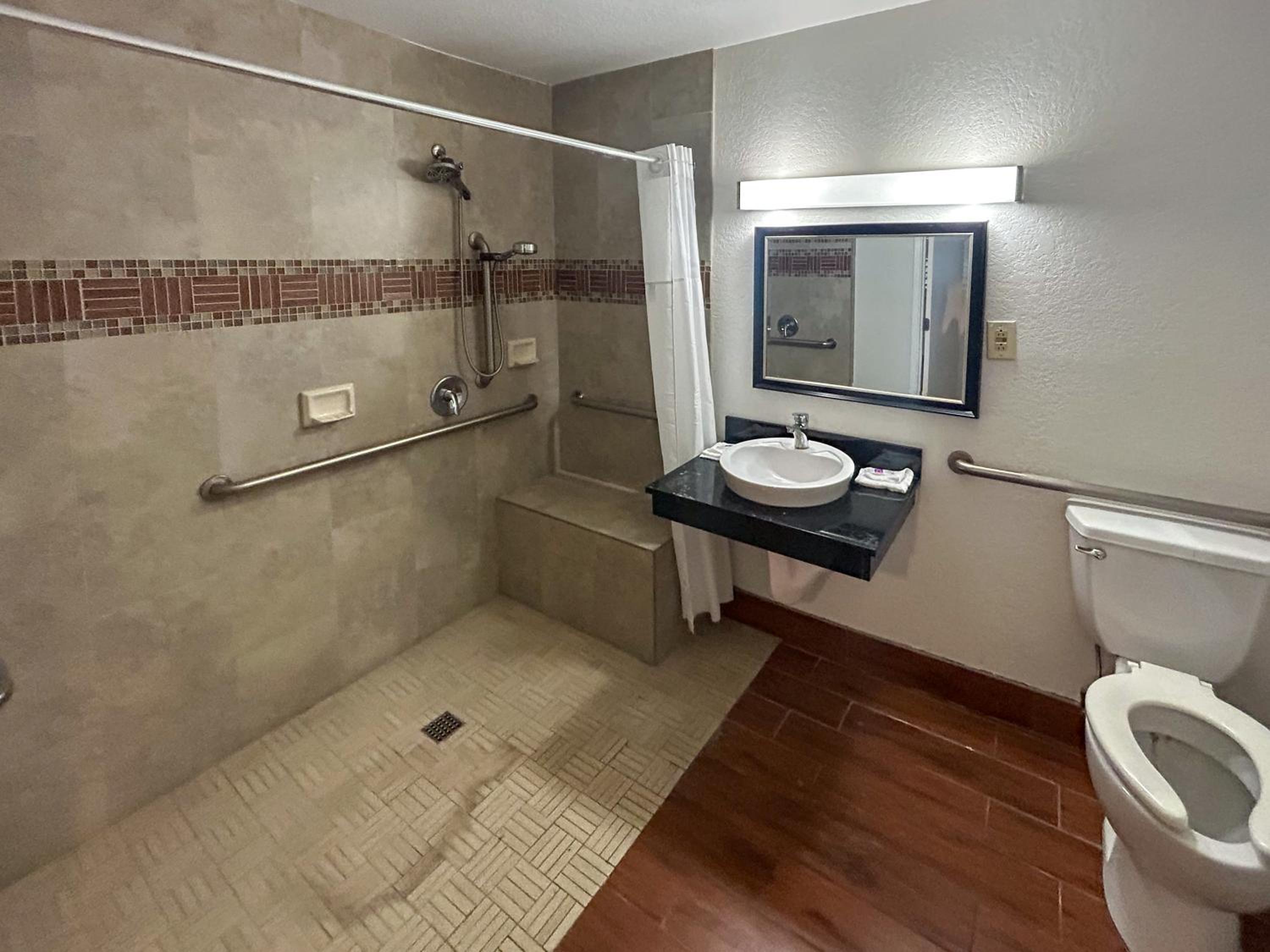 2 Queen Beds - Suite, Non-Smoking, Micfridge، Motel6 Ontario, CA - Convention Center Airport 5/5