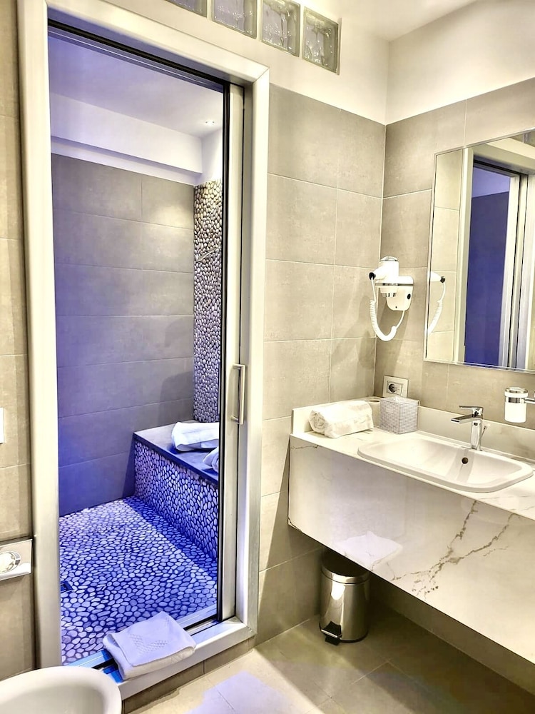 Junior Suite, Studio, King Bed, Separate Building، Harry's Bar Trevi Hotel & Restaurant 2/3