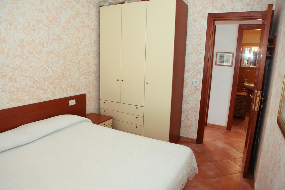 Isola Rossa Borgo Mare - Agenzia Isola Rossa 18/60