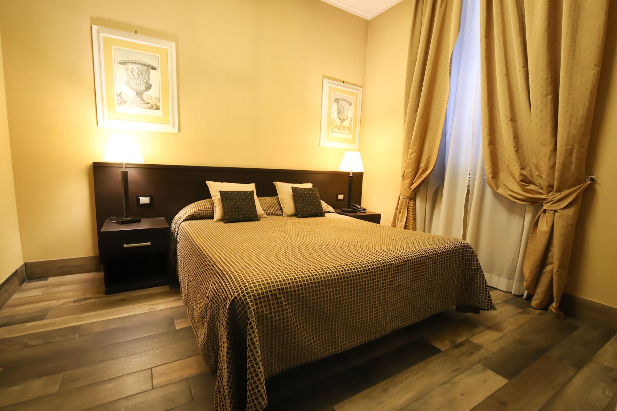 ROOM, SINGLE, DOUBLE BED