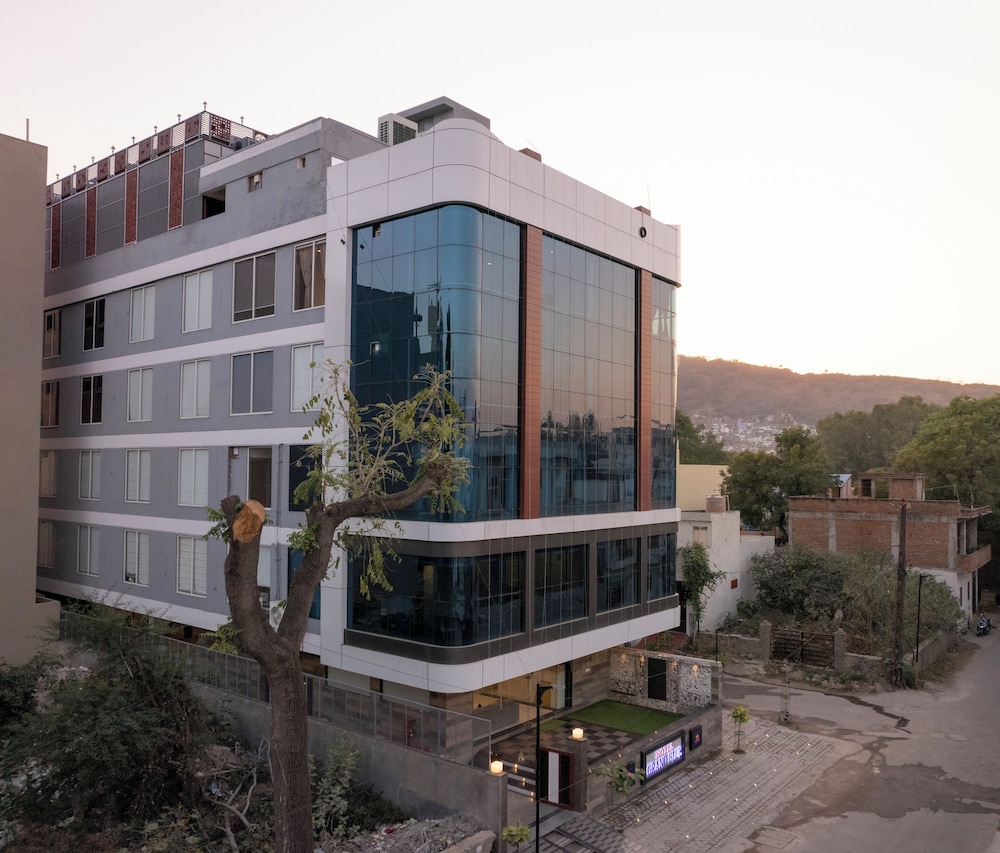 Pax Grand Blue Udaipur 8/50