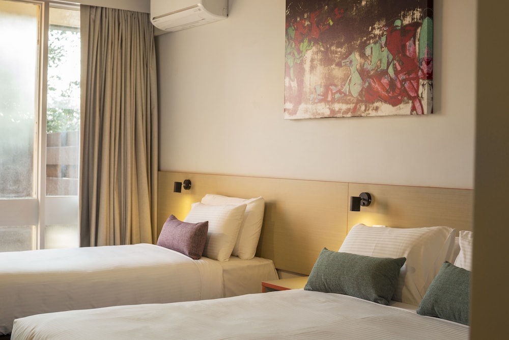 Waltzing Matilda Hotel 16/44