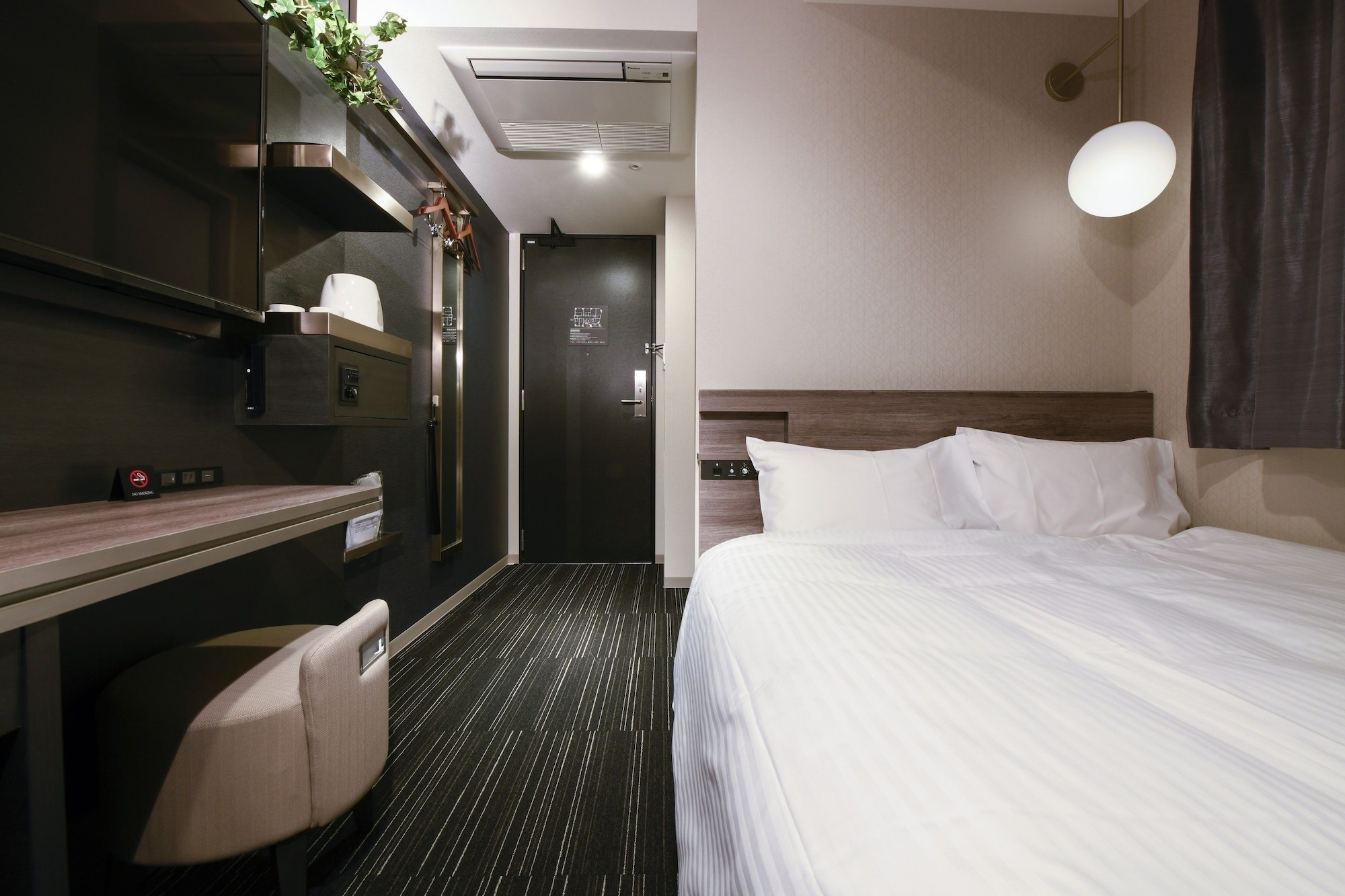 SEMI ROOM, SEMI DOUBLE BED