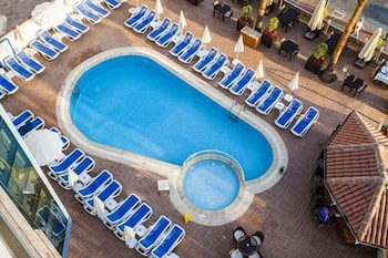 Parador Beach Hotel 16/47