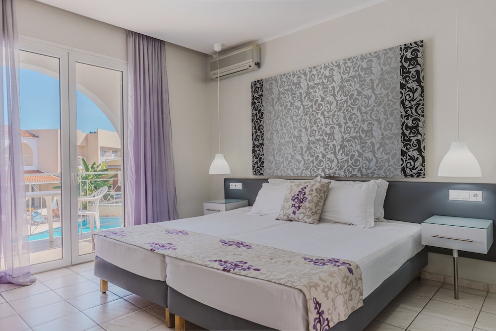 CLASSIC, TWIN BEDS, BALCONY