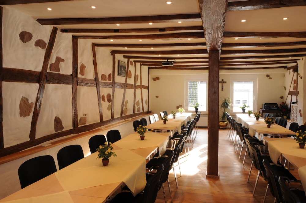 UNO Hotel Posthof Saarlouis 31/42