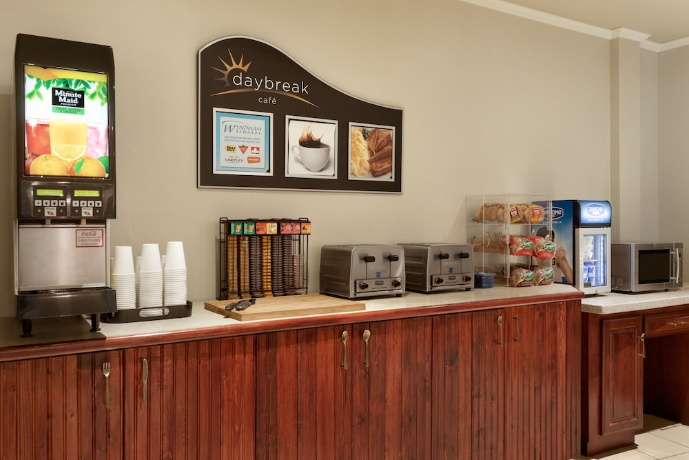 Lobby at Days Inn by Wyndham Edmundston, EDMUNDSTON - NEW BRUNSWICK