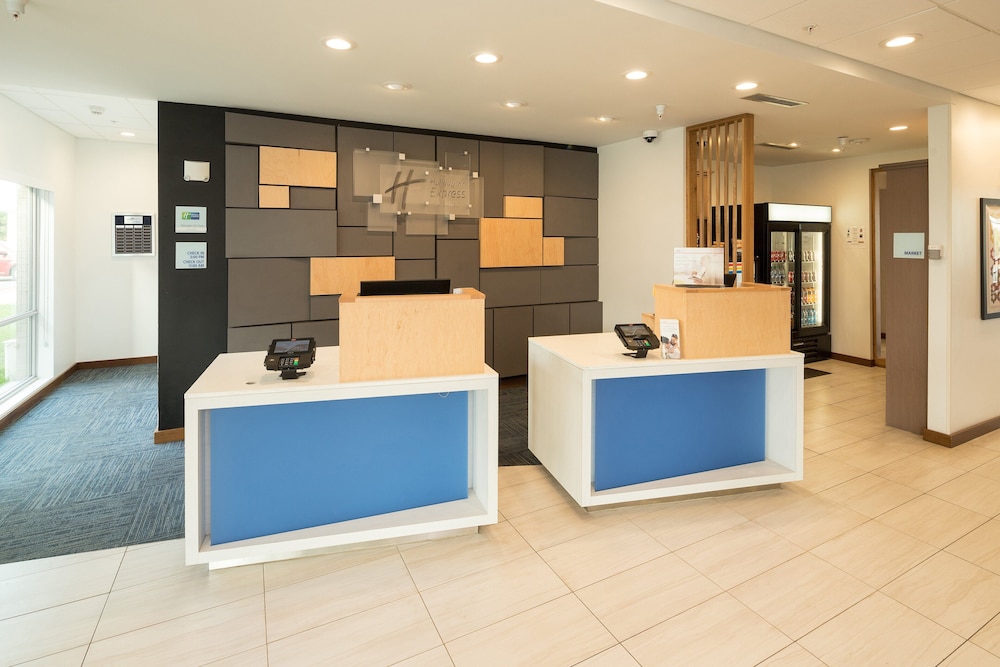 Holiday Inn Express & Suites Kalamazoo West 5/46